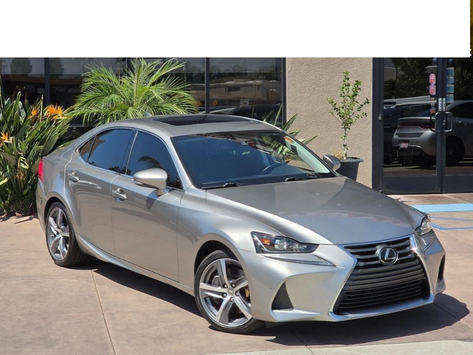 2018 Lexus IS 300's photo