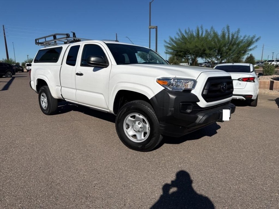 2022 Toyota Tacoma SR's photo